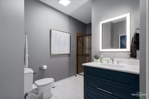 Bath - 539 Eagle Brook Ln, Naperville, IL 60565 photo 1 of 6