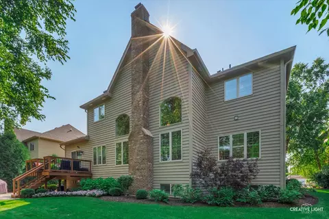 Exterior - 539 Eagle Brook Ln, Naperville, IL 60565 photo 3 of 6