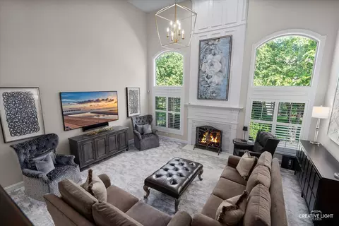 Living - 539 Eagle Brook Ln, Naperville, IL 60565 photo 4 of 5