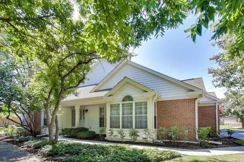 125 Radcliffe Ct, Glenview, IL 60026