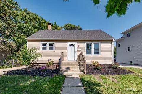 Exterior - 215 E Pine Ave, Bensenville, IL 60106 photo 3 of 6