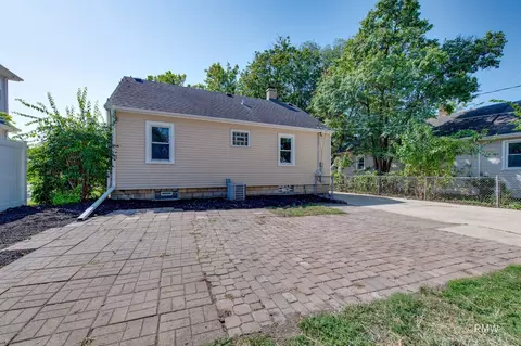 Exterior - 215 E Pine Ave, Bensenville, IL 60106 photo 6 of 6