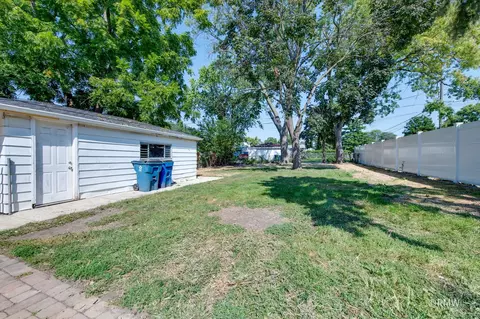Exterior - 215 E Pine Ave, Bensenville, IL 60106 photo 5 of 6