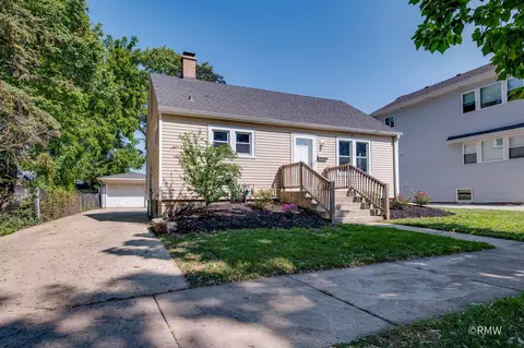 215 E Pine Ave, Bensenville, IL 60106