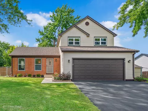 2018 Stonefield Dr, Glendale Heights, IL 60139