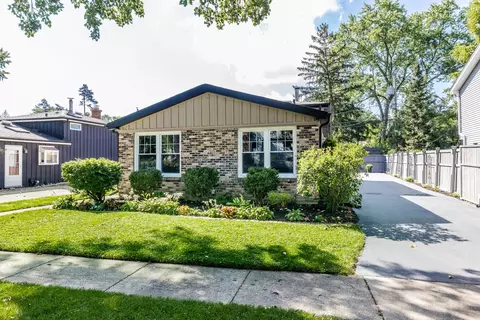 449 Geneva Rd, Glen Ellyn, IL 60137