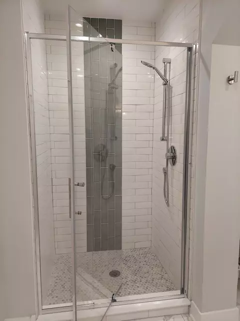 Bath - 3003 Wesley Ave, Berwyn, IL 60402 photo 3 of 6