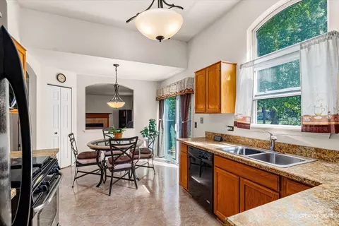 871 Trask St, Aurora, IL 60505 photo 8