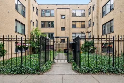7409 N Seeley Ave #2B, Chicago, IL 60645