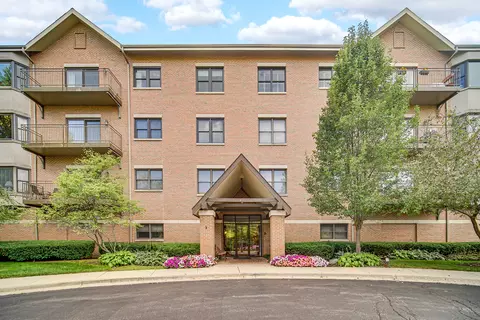 20 Trafalgar Sq #210, Lincolnshire, IL 60069