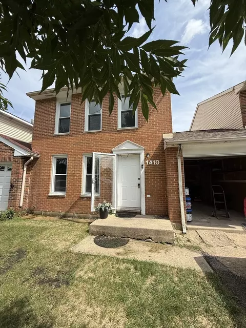 1410 Georgetown Dr, Carol Stream, IL 60188