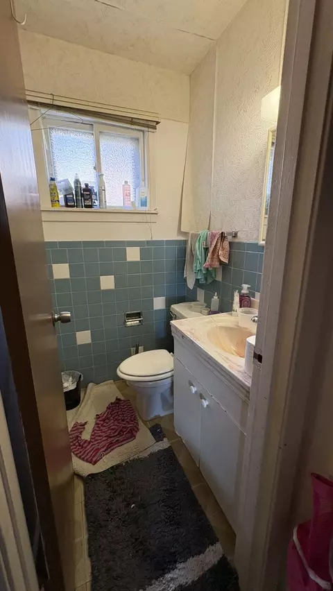 Bath - 9485 Sumac Ave #C, Des Plaines, IL 60016 photo 2 of 2
