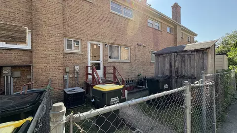 Exterior - 9485 Sumac Ave #C, Des Plaines, IL 60016 photo 2 of 3
