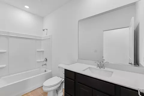 Bath - 14905 S Mccarthy Cir, Plainfield, IL 60544 photo 2 of 2
