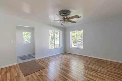Living - 519 E Dakota St, Spring Valley, IL 61362 photo 2 of 3