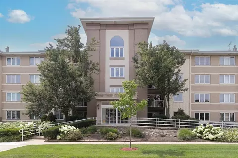 440 E Montrose Ave #106, Wood Dale, IL 60191