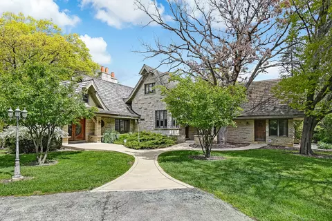 Exterior - 3500 Spring Rd, Oak Brook, IL 60523 photo 2 of 7