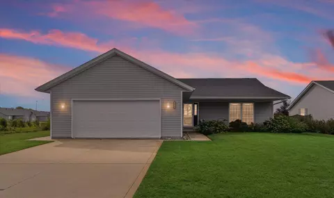 1415 Honeysuckle Ln, Farmer City, IL 61842