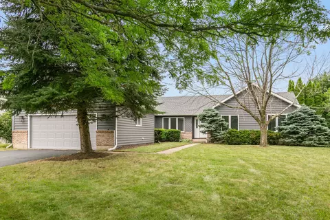 140 Old Darby Ln, Winthrop Harbor, IL 60096