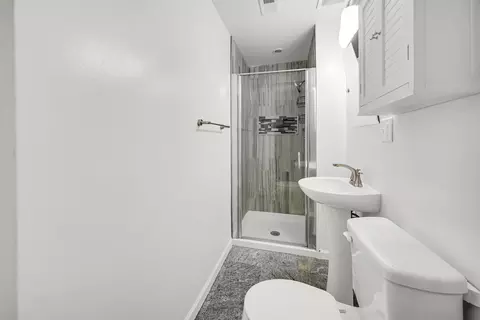 Bath - 4743 S Champlain Ave, Chicago, IL 60615 photo 1 of 2