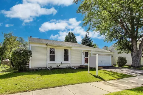 2695 Stoneybrook Ln, Aurora, IL 60502