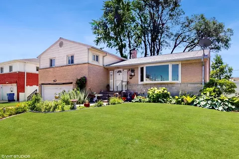 918 Park Dr, Melrose Park, IL 60160