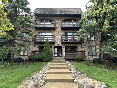 1815 Oakton St #2A, Park Ridge, IL 60068