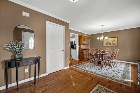 9 Willowbend Ct, Bloomington, IL 61705 photo 8
