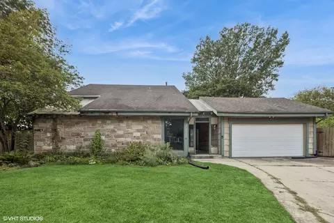 30 W151 Arlington Ct, Warrenville, IL 60555