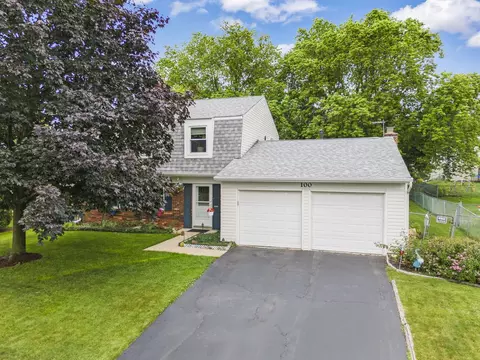 100 Ellington Dr, Schaumburg, IL 60194