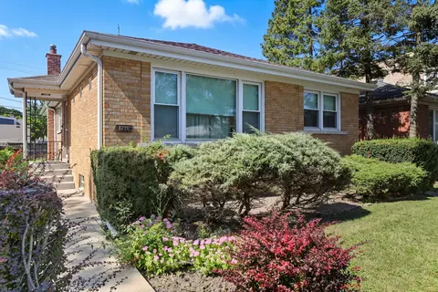 8728 Trumbull Ave, Skokie, IL 60076
