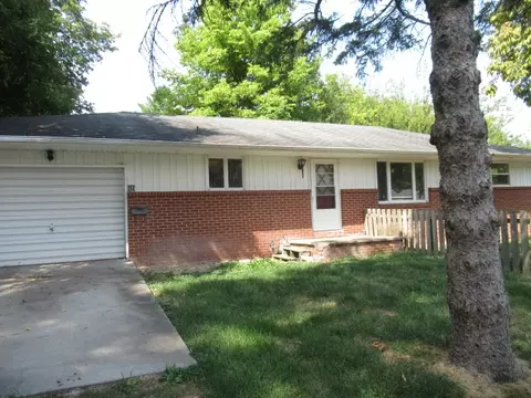 114 N Chase St, Monticello, IL 61856