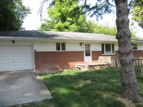 114 N Chase St, Monticello, IL 61856