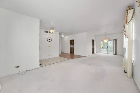 Living - 2002 Vermette Cir, Plainfield, IL 60586 photo 2 of 5