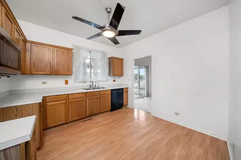 Kitchen - 2002 Vermette Cir, Plainfield, IL 60586 photo 2 of 3