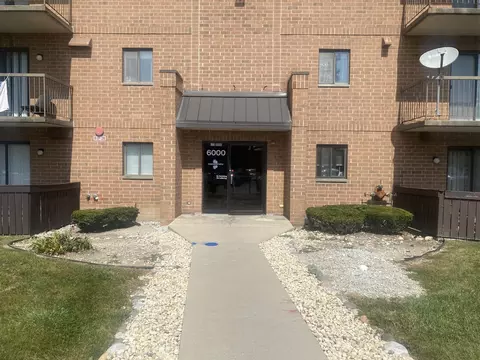 6000 Lake Bluff Dr #402, Tinley Park, IL 60477