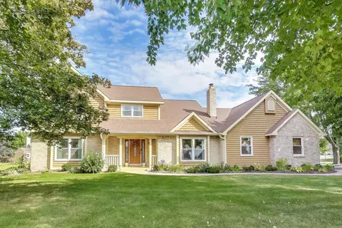 1710 Elm St, Spring Grove, IL 60081