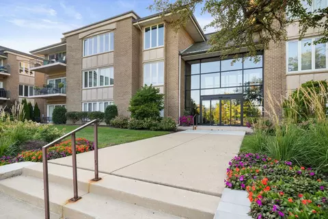 1 Oak Brook Club Dr #A301, Oak Brook, IL 60523