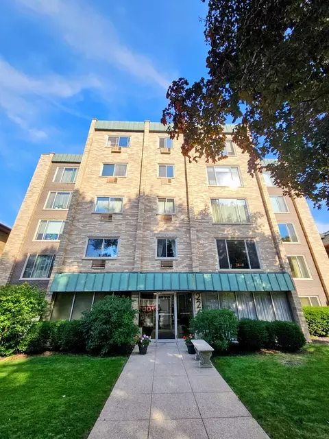 224 S Oak Park Ave #1B, Oak Park, IL 60302