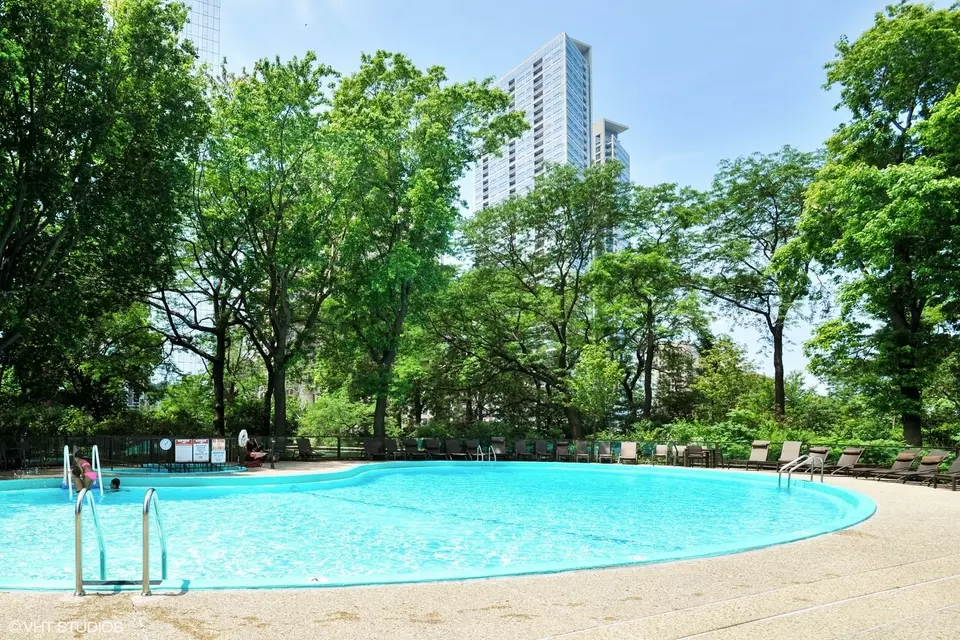 Exterior - 505 N Lake Shore Dr #2010-2011, Chicago, IL 60611 photo 3 of 4