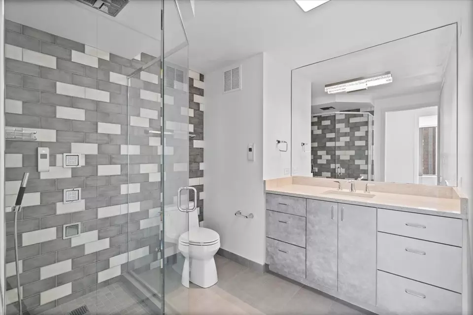 Bath - 505 N Lake Shore Dr #2010-2011, Chicago, IL 60611 photo 3 of 3