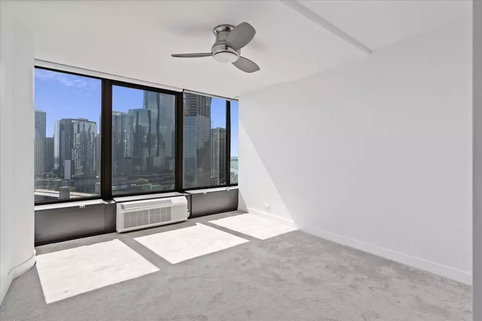 Bedroom - 505 N Lake Shore Dr #2010-2011, Chicago, IL 60611 photo 2 of 3