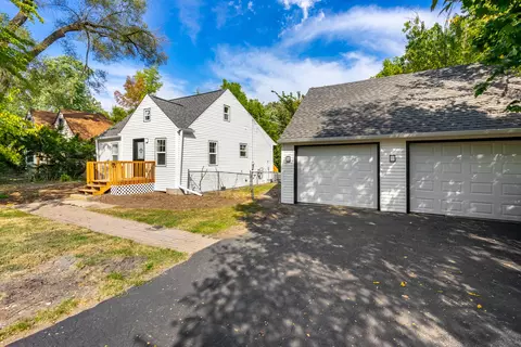 319 Grandview Dr, Round Lake Park, IL 60073