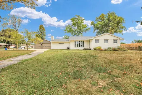 303 W Evergreen Dr, Saint Joseph, IL 61873
