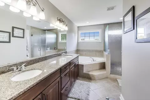 Bath - 5205 Notting Hill Rd, Gurnee, IL 60031 photo 2 of 4
