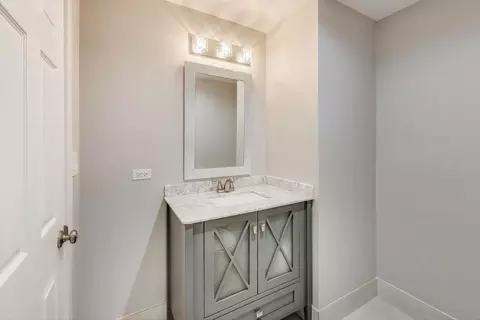 Bath - 5205 Notting Hill Rd, Gurnee, IL 60031 photo 4 of 4