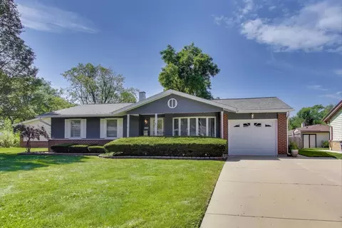 260 Mulberry Ln, Elk Grove Village, IL 60007
