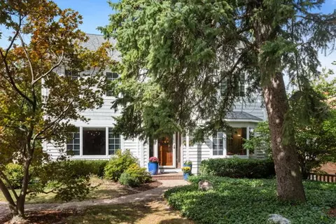918 N Cross St, Wheaton, IL 60187