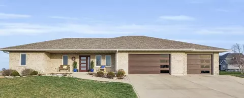 725 N Maple St, Paxton, IL 60957