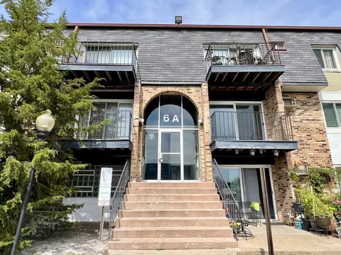 6 Dundee Quarter Dr # A, Palatine, IL 60074